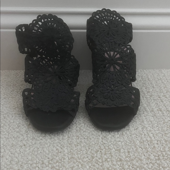 Pretty Ballerinas Black Laser-Cut Floral Heeled Sandals